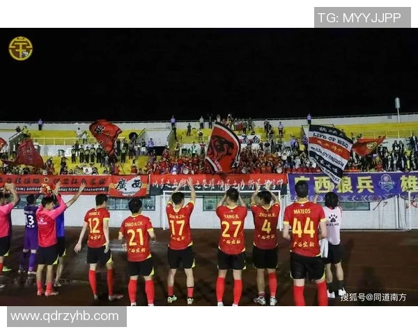 足球明星队在比赛中的精彩表现引发球迷热烈追捧与媒体广泛关注